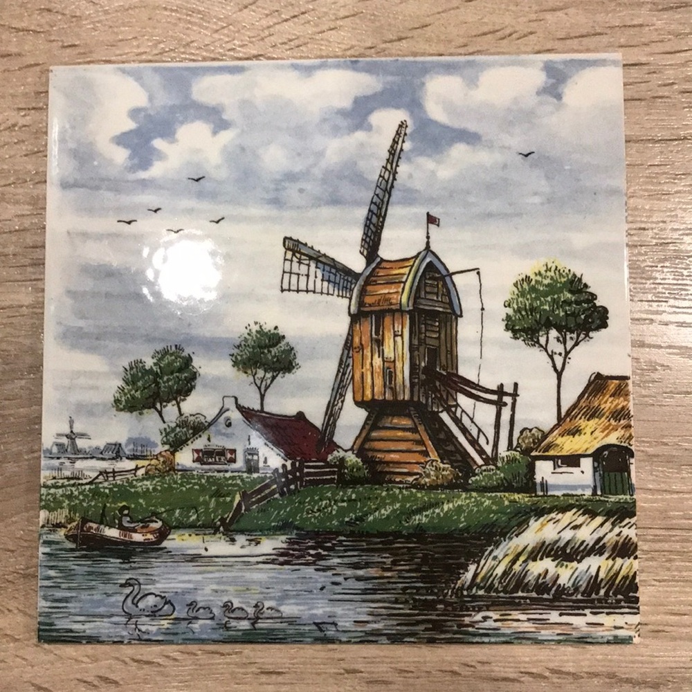 Decorative Dutch Tile - 2 houses and a windmill